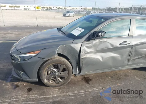 2023 Hyundai Elantra Sel z USA, uszkodzony, nr VIN KMHLM4AG2PU627964